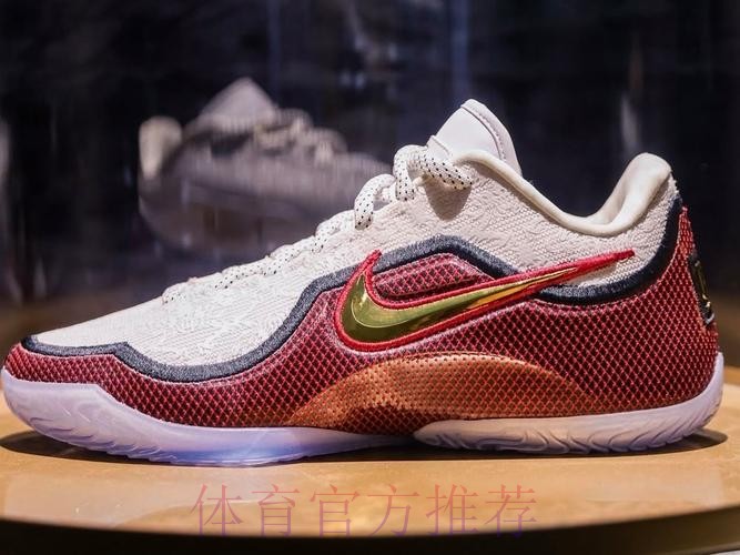 詹姆斯穿着圣玛丽高中配色Lebron23,得到24分4板7助攻2盖帽 詹姆斯穿着圣玛丽高中配色Lebron23,得到24分4板7助攻2盖帽